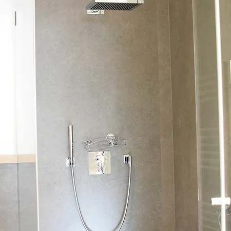 First Sellin Appartement 32 *